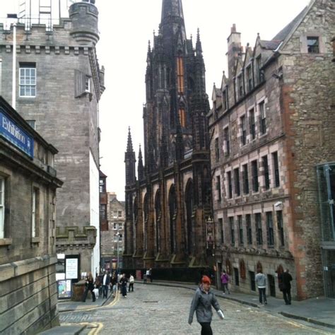 The Top Of The Royal Mile In Edinburgh Street View Scenes Street