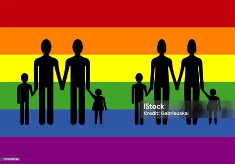 Ilustración De Familias Gays Y Lesbianas Con Niños Y Bandera Lgbti Y Más Vectores Libres De