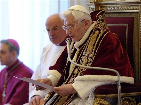 Papabento Xvi Durante O An Ncio De Sua Ren Ncia Imagem