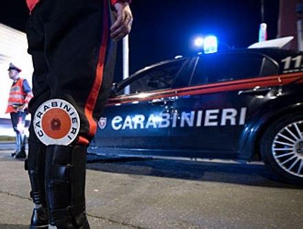 FACEBOOK DIFENDE I MILITARI IN PIAZZA SE INDAGANO IL CARABINIERE CHE