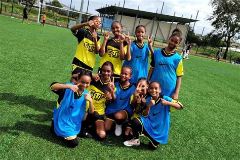 Un Terrain De Foot Synth Tique Inaugur Dans Le Quartier Fayard Saint