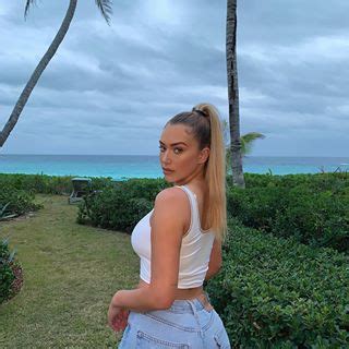 6 Hot Sexy Kamilla Barros Bikini Pics