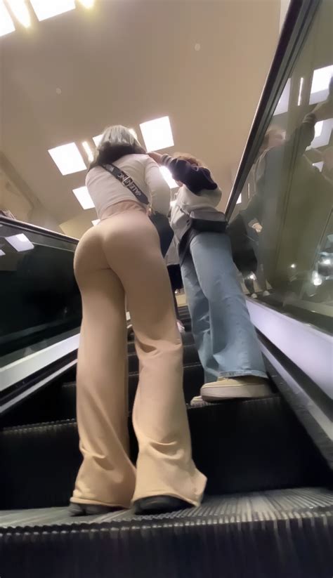 EXTRAORDINARY ASS NOT OC Spandex Leggings Yoga Pants Forum