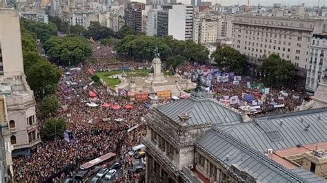 Masiva movilización por el 8M La libertad es nuestra y no de los