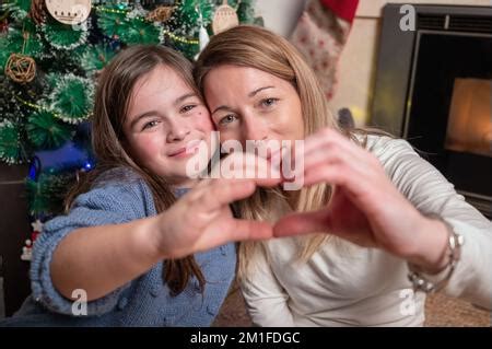 Une famille aimante passe des vacances d hiver à la maison Portrait de