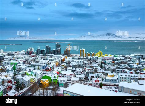Schöne Skyline von Reykjavik in Island. Reykjavik ist die nördlichste ...