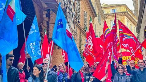 Sciopero Generale I Sindacati In Piazza Per Dire Basta Ai Morti Sul Lavoro