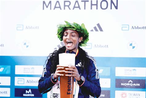 Incredible Feat Assefa Smashes Women S Marathon World Record Arabtimes