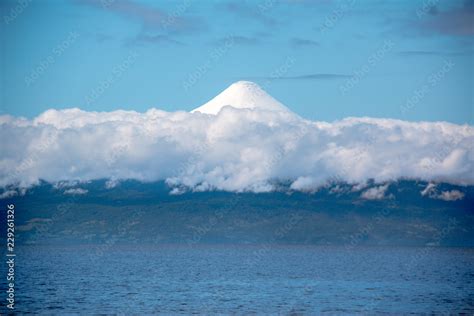 Hermosos volcanes de la Cordillera de los Andes Chile Stock Photo ...