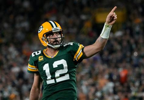 Latest Rumor The Titans Are Interested In Aaron Rodgers Sports