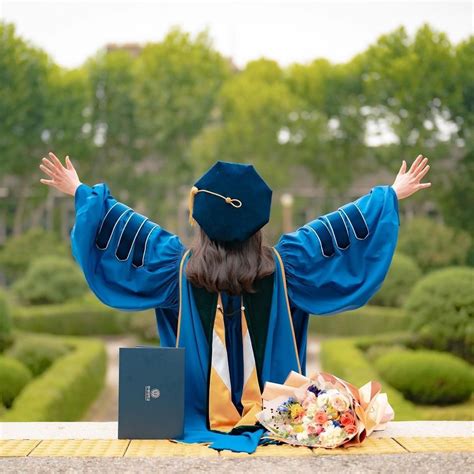 Graduation regalia photos – Artofit