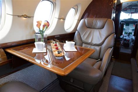 Hawker 800XP Private Jet | Interior, Speed, Range | PRIVAIRA