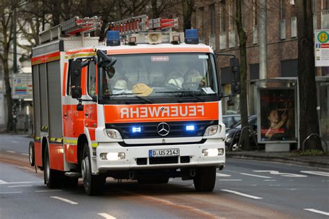 D Sseldorf Derendorf Zimmerbrand An Der Rather Stra E Feuerwehr