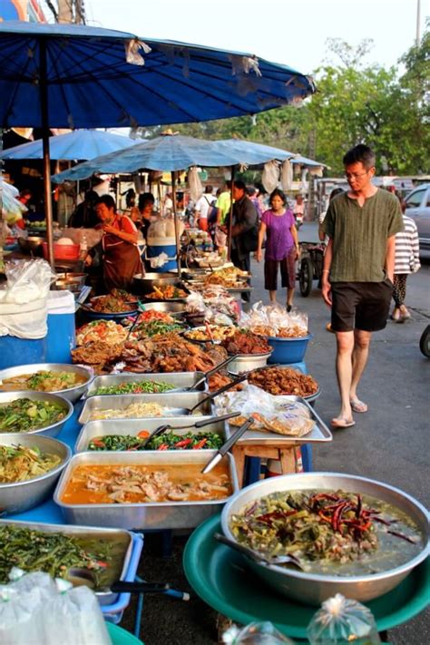 7 Tips to Eat Street Food Safely in Thailand