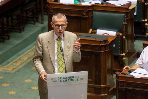 Frank Vandenbroucke Veut Rendre La Vaccination Du Personnel Soignant