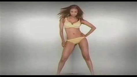 Tyra Banks Victoria S Secret Yellow Bra 000120 Porn Pic