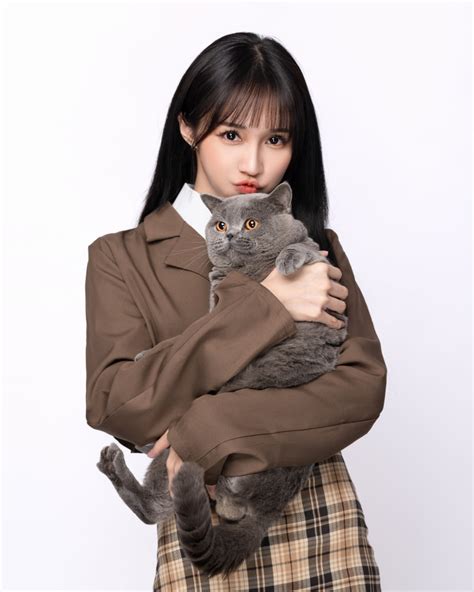 4K Asian Cats Brunette Girl Suit Jacket Hands Glance HD Phone