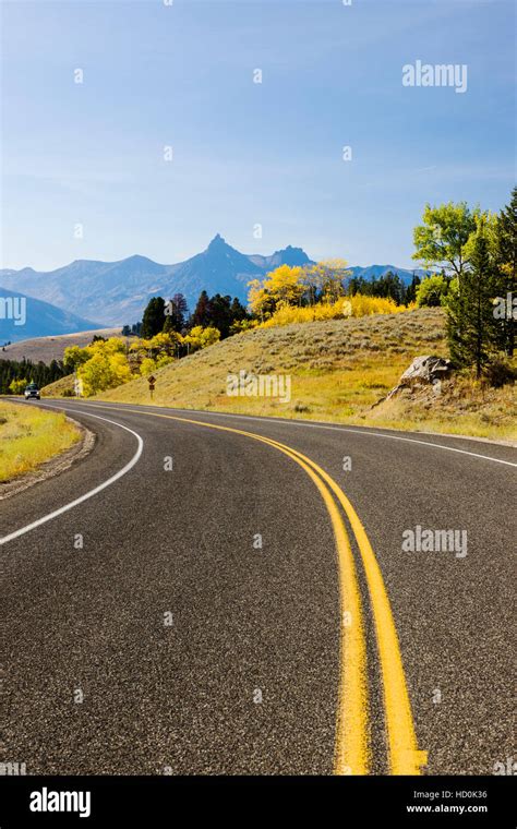 The Beartooth Scenic Byway Rt 212 Crosses Beartooth Pass 10947