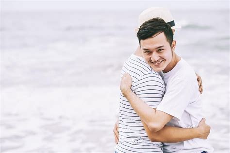 Ciri Ciri Gay Ketahuilah Tandanya Di Sini Hello Sehat