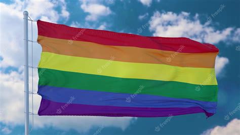 Bandera Lgbt Del Arco Iris Ondeando Contra Un Cielo Azul Banderas Del