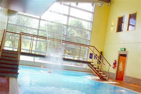 Swimming Pool in Basingstoke at Horizons in Apollo Hotel