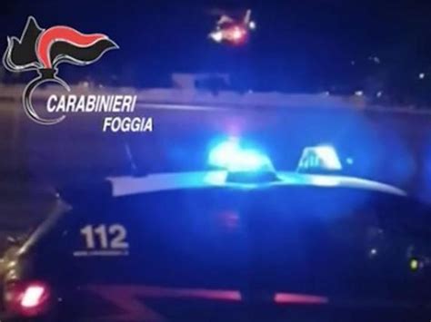 Rapina A Mano Armata Alla Algida I Cinque Malviventi Fuggono Con Un