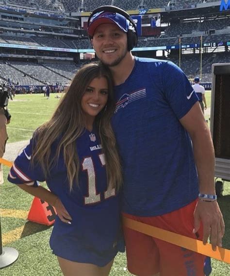 Exclusive Bills Qb Josh Allens Girlfriend Hailee Steinfeld Shares Sad