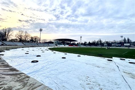 Tor przykryty folią ŻKS Polonia Bydgoszcz SA