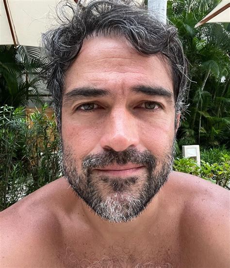 Alfonso Herrera Do Rbd Faz Anos E Ganha Elogio Das F S Igual Vinho