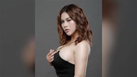 Foto Potret Seksi Renna Dyana Selebgram Yang Diduga Pemeran Video