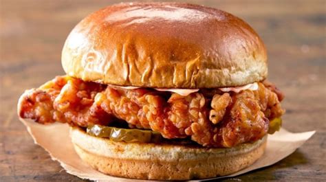 Famous Dave's Debuts New Iris Comeback Chicken Sandwich - The Fast Food Post