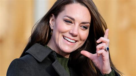 Royal Fans Think Kate Middleton S Ring Is Cursed 247 News Around The