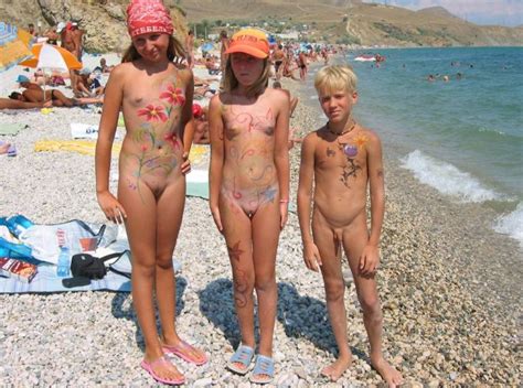 Nude Bodypaint Exposition From Pure Nudism Pics Mb Thenaturism Xyz