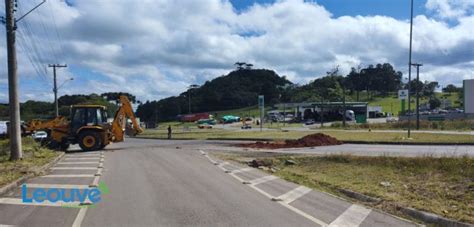 Ers Parcialmente Bloqueada Por Terra Em Flores Da Cunha