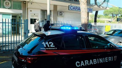 Riccione Ragazzini Aizzano Il Cane Contro Un Turista E Lo Rapinano Di