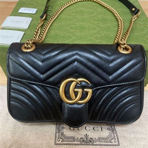 ハードウェ Gucci GGマーモントキルティング スモール ショルダーバッグの通販 by アダチ s shopグッチなら