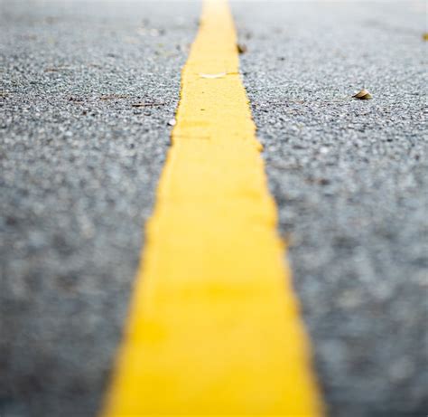 95 000 Yellow Line On Wet Road Pictures