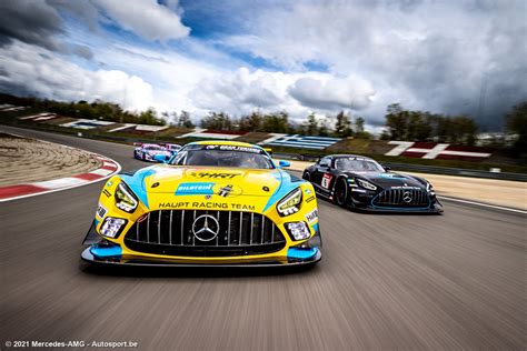 H N Rburgring Vier Mercedes Amg Gt S Met Fabriekssteun Aan De Start