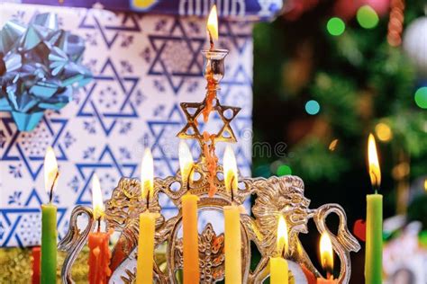 Velas Todas De Hanukkah En Un Día De Fiesta Judío Del Símbolo Imagen De