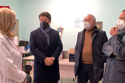 Vaccini Conte A Sorpresa In Hub Nel Foggiano Qui Tanto Impegno