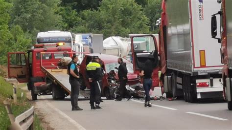 Saobra Ajna Nesre A Na Putu Abac Loznica Prevrnuo Se Kamion Voza