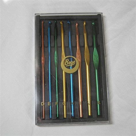 Vintage Boye Aluminum Crochet Hook Set Of 8 In Plastic Case With Lid