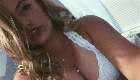 Red Lips Porn Pic