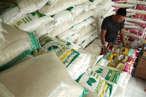 KENAIKAN HARGA BERAS SUMBANG INFLASI ANTARA Foto