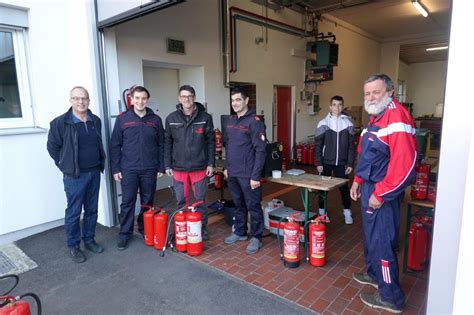 Freiwillige Feuerwehr Weißkirchen Feuerlöscher Überprüfung