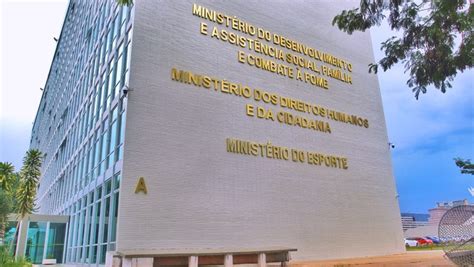 Minist Rio Do Esporte Participa De Inaugura O Do Centro De Inicia O