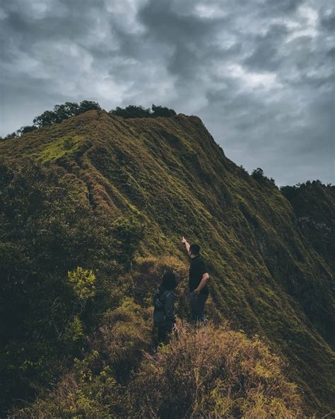 Trail Run Menuju Puncak Natas Angin Di Gunung Muria