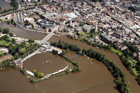 aerial photographs of the 2007 great floods on the River Severn in the UK