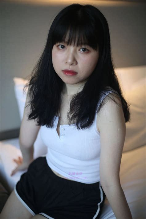 Hit x Hot 国模真真大尺度人体私拍套图 Page