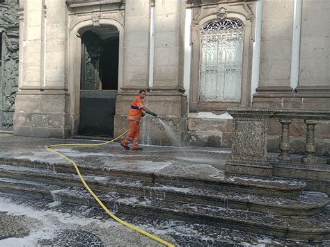 Comlurb Mant M Rotinas De Limpeza Na Regi O Da Candel Ria Que Relembra